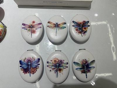 Lusterko Ważka (12szt). Wydawca: ADAR. SmakLiter.pl Opakowanie Lusterko Ważka (12szt)