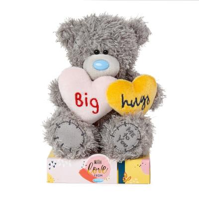 Miś - Big Hugs z sercami 18cm. Wydawca: Carte Blanche Greetings Ltd.. SmakLiter.pl Opakowanie Miś - Big Hugs z sercami 18cm