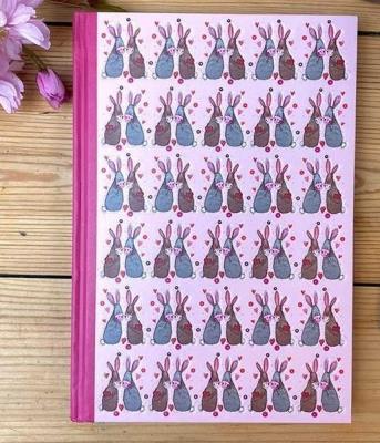 Notatnik A5 SHB08 Zakochane króliczki TW. Wydawca: Alex Clark. SmakLiter.pl Opakowanie Notatnik A5 SHB08 Zakochane króliczki TW