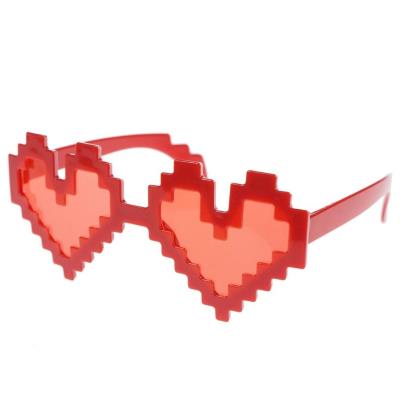Okulary pixelowe serca. Wydawca: ARPEX. SmakLiter.pl Opakowanie Okulary pixelowe serca