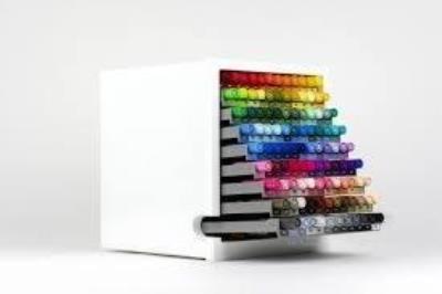 Organizer biurkowy z flamastrami. Wydawca: Tombow. SmakLiter.pl Opakowanie Organizer biurkowy z flamastrami