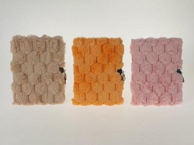 Opakowanie Pamiętnik A5 w okładce pluszowej z kłódką MIX