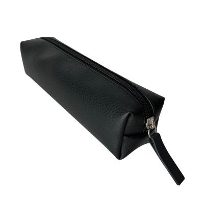 Piórnik prostokąt Classic black. Wydawca: Bee-bee. SmakLiter.pl Opakowanie Piórnik prostokąt Classic black