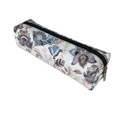 Piórnik prostokąt kostka Paisley kwiaty kawowe. Wydawca: Bee-bee. SmakLiter.pl Opakowanie Piórnik prostokąt kostka Paisley kwiaty kawowe