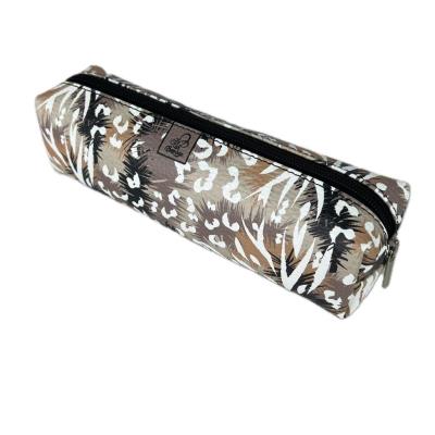 Piórnik prostokąt kostka Panterka w cętki. Wydawca: Bee-bee. SmakLiter.pl Opakowanie Piórnik prostokąt kostka Panterka w cętki