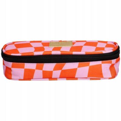 Piórnik szachownica fioletowo-czerwona. Wydawca: incood.. SmakLiter.pl Opakowanie Piórnik szachownica fioletowo-czerwona