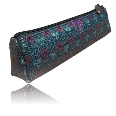 Piórnik trójkątny Zielony. Wydawca: Bee-bee. SmakLiter.pl Opakowanie Piórnik trójkątny Zielony