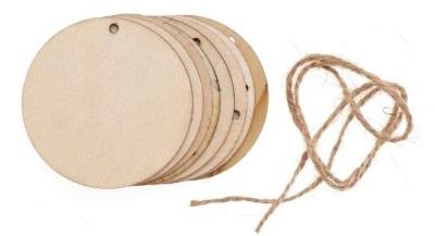 Plastry drewna z otworem + sznurek jutowy 8szt. Wydawca: Brewis. SmakLiter.pl Opakowanie Plastry drewna z otworem + sznurek jutowy 8szt