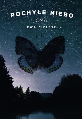 Pochyłe niebo T.1 Ćma. Autor: Cielesz Ewa. SmakLiter.pl Okładka książki Pochyłe niebo T.1 Ćma