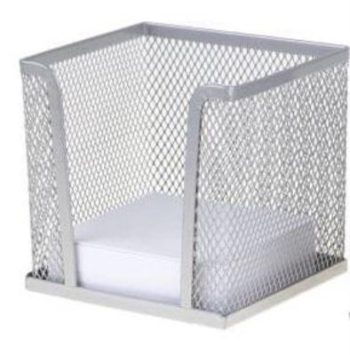 Pojemnik na karteczki srebrny. Wydawca: NET. SmakLiter.pl Opakowanie Pojemnik na karteczki srebrny