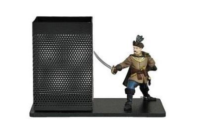 Przybornik biurkowy z figurką: Michał Wołodyjowski. Wydawca: Tisso-Toys. SmakLiter.pl Opakowanie Przybornik biurkowy z figurką: Michał Wołodyjowski