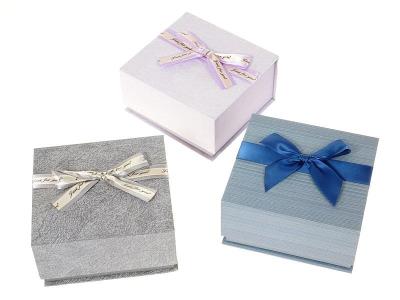 Opakowanie Pudełko na prezenty z zapięciem na magnes MIX