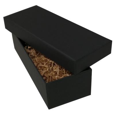 Pudełko tekturowe kraft czarne 20x8x5,5cm. Wydawca: Ziemia Obiecana. SmakLiter.pl Opakowanie Pudełko tekturowe kraft czarne 20x8x5,5cm