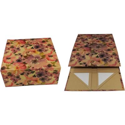 Pudełko tekturowe Passion Flowers na magnes. Wydawca: Ziemia Obiecana. SmakLiter.pl Opakowanie Pudełko tekturowe Passion Flowers na magnes