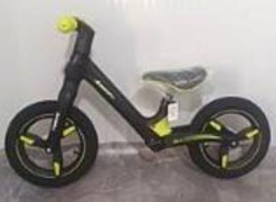 Rower biegowy czarny. Wydawca: ADAR. SmakLiter.pl Opakowanie Rower biegowy czarny