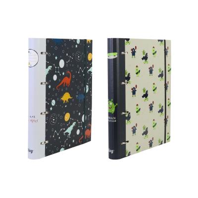 Opakowanie Segregator A4 4-ringowy na gumkę z wkładem w linie i przekładkami Play Me 1szt.mix