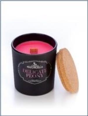 Świeczka sojowa Delicate Peony czarna 135g. Wydawca: Pavoncella. SmakLiter.pl Opakowanie Świeczka sojowa Delicate Peony czarna 135g