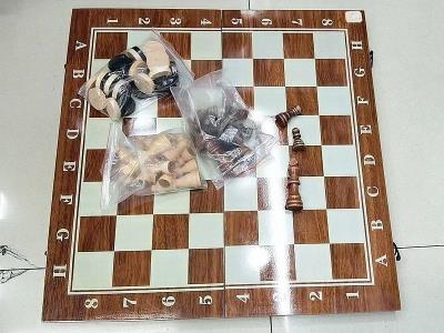 Szachy drewniane 3w1. Wydawca: ADAR. SmakLiter.pl Opakowanie Szachy drewniane 3w1