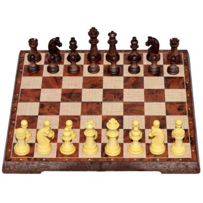 Szachy i warcaby magnetyczne 2w1. Wydawca: W&K. SmakLiter.pl Opakowanie Szachy i warcaby magnetyczne 2w1