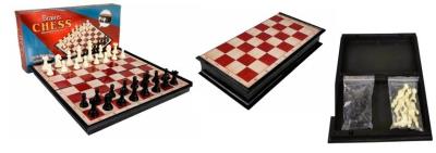 Szachy klasyczne 27x27cm. Wydawca: W&K. SmakLiter.pl Opakowanie Szachy klasyczne 27x27cm