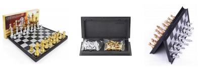 Szachy magnetyczne turniejowe 25x25x2cm. Wydawca: W&K. SmakLiter.pl Opakowanie Szachy magnetyczne turniejowe 25x25x2cm