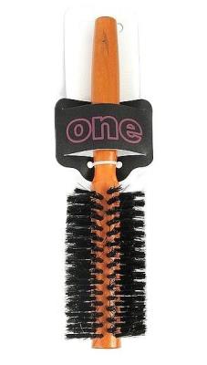 Szczotka do włosów. Wydawca: ADAR. SmakLiter.pl Opakowanie Szczotka do włosów