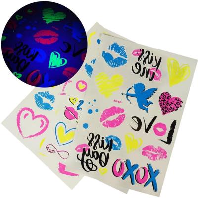 Opakowanie Tatuaże walentynkowe świecące w UV MIX
