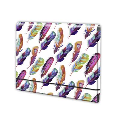 Opakowanie Teczka A4 na gumkę łamana Penmate piórka 0102