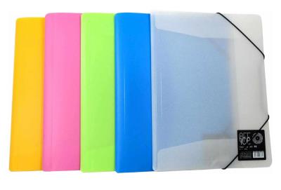 Teczka A4 PK z gumką MIX. Wydawca: Ziemia Obiecana. SmakLiter.pl Opakowanie Teczka A4 PK z gumką MIX