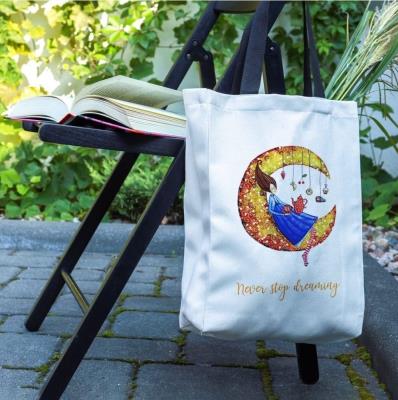 Torba na zakupy z kieszonką Księżyc Shopperka. Wydawca: Cozywood. SmakLiter.pl Opakowanie Torba na zakupy z kieszonką Księżyc Shopperka
