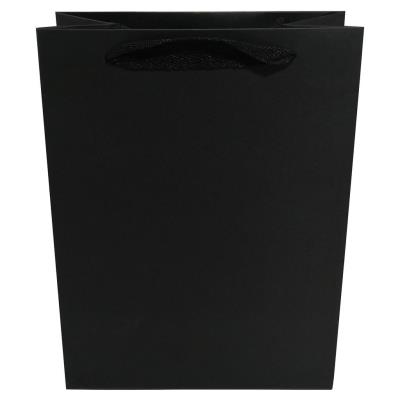 Torebka Black 18x23x10cm. Wydawca: Ziemia Obiecana. SmakLiter.pl Opakowanie Torebka Black 18x23x10cm