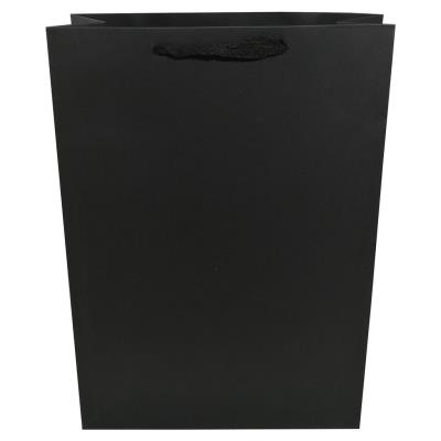 Torebka Black 32x45x12cm. Wydawca: Ziemia Obiecana. SmakLiter.pl Opakowanie Torebka Black 32x45x12cm