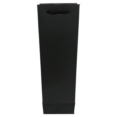 Torebka Black butelka 12x39x9cm. Wydawca: Ziemia Obiecana. SmakLiter.pl Opakowanie Torebka Black butelka 12x39x9cm