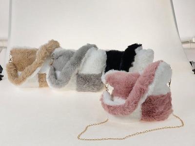 Opakowanie Torebka pluszowa z łańcuszkiem MIX