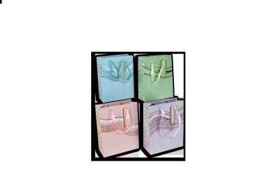 Torebka prezentowa 30x39x12cm MIX. Wydawca: Kalpol. SmakLiter.pl Opakowanie Torebka prezentowa 30x39x12cm MIX