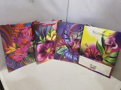 Torebka prezentowa 32x26x10cm MIX. Wydawca: ADAR. SmakLiter.pl Opakowanie Torebka prezentowa 32x26x10cm MIX