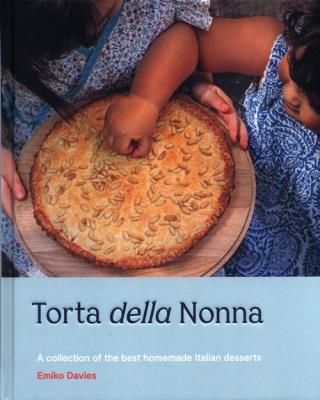 Torta della Nonna. Autor: Davies Emiko. SmakLiter.pl Okładka książki Torta della Nonna