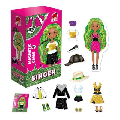 Układanka magnetyczna Piosenkarka. Wydawca: Roter Kafer. SmakLiter.pl Opakowanie Układanka magnetyczna Piosenkarka