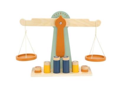 Opakowanie Waga szalkowa drewniana z 6 odważnikami