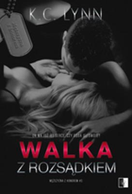 Walka z rozsądkiem. Autor: K.C. LYNN. SmakLiter.pl Okładka książki Walka z rozsądkiem