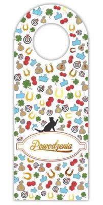 Zawieszka na butelkę - Powodzenia z kotem. Wydawca: Henry. SmakLiter.pl Opakowanie Zawieszka na butelkę - Powodzenia z kotem