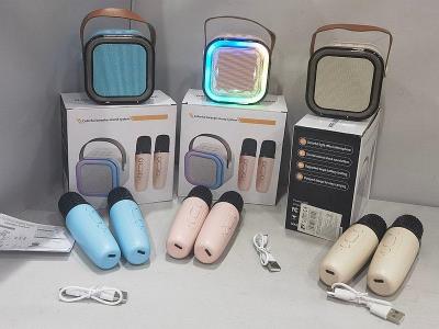 Zestaw 2 mikrofonów z głośnikiem MIX. Wydawca: ADAR. SmakLiter.pl Opakowanie Zestaw 2 mikrofonów z głośnikiem MIX