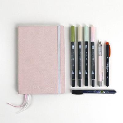 Zestaw Creative Journaling Kit Pastel. Wydawca: Tombow. SmakLiter.pl Opakowanie Zestaw Creative Journaling Kit Pastel