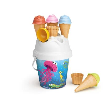 Zestaw do piasku rybki z lodami i foremkami MIX. Wydawca: Tupiko. SmakLiter.pl Opakowanie Zestaw do piasku rybki z lodami i foremkami MIX