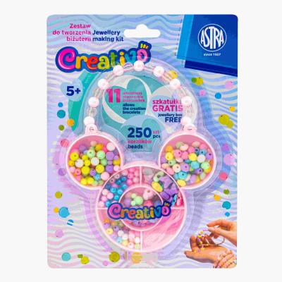 Zestaw koralików Myszka 250szt + 2m gumek ASTRA. Wydawca: ASTRA papiernicze. SmakLiter.pl Opakowanie Zestaw koralików Myszka 250szt + 2m gumek ASTRA