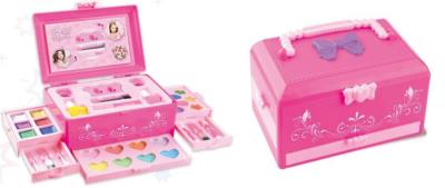 Opakowanie Zestaw kosmetyków do makijażu w kuferku