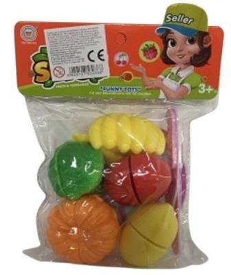 Zestaw kuchennych produktów z akcesoriami. Wydawca: Maksik. SmakLiter.pl Opakowanie Zestaw kuchennych produktów z akcesoriami