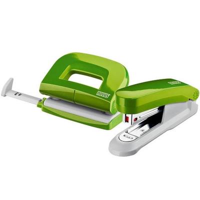 Zestaw zszywacz E15 + dziurkacz E210 zielony. Wydawca: NOVUS. SmakLiter.pl Opakowanie Zestaw zszywacz E15 + dziurkacz E210 zielony