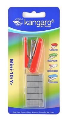 Zszywacz 10 kartek + zszywki czerwony. Wydawca: Kangaro. SmakLiter.pl Opakowanie Zszywacz 10 kartek + zszywki czerwony