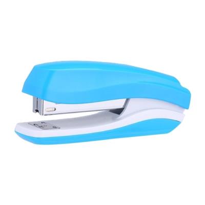 Zszywacz do 25 kartek 24/6. 26/6 Rio niebieski DEL. Wydawca: DELI. SmakLiter.pl Opakowanie Zszywacz do 25 kartek 24/6. 26/6 Rio niebieski DEL